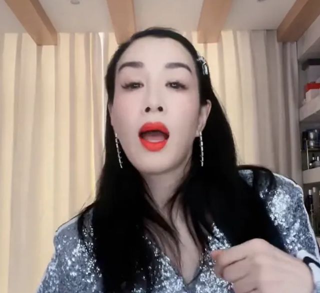 胖了是年龄导致，女艺人胖了却要挨骂！