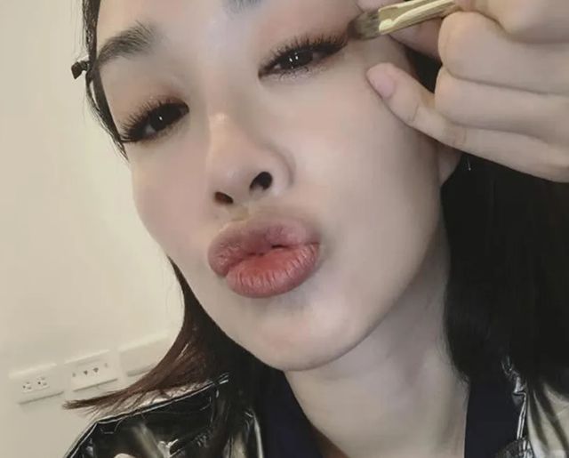 女明星健身很难看吗_娱乐圈健身女明星_健身的女明星