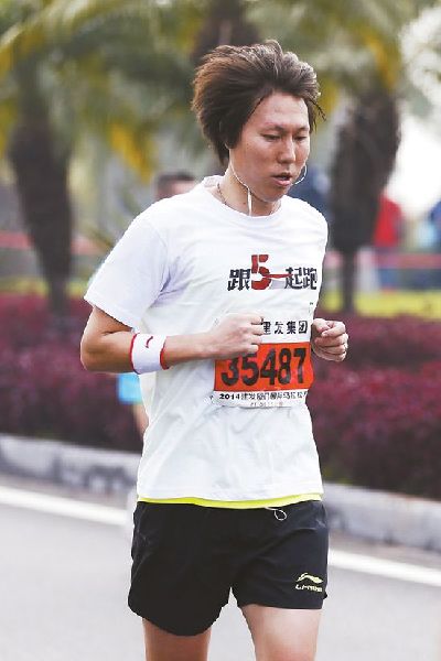 长跑渐成都市新宠李铁将迎来首个半程马拉松