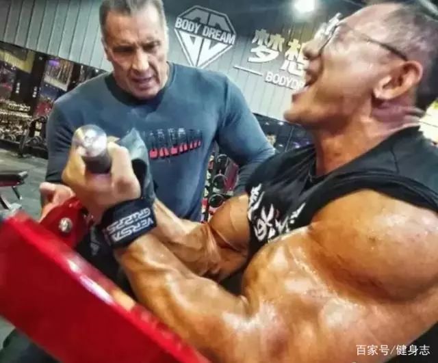 娱乐圈健身成功的男明星_健身的男人明星是谁_健身明星男人是什么样的