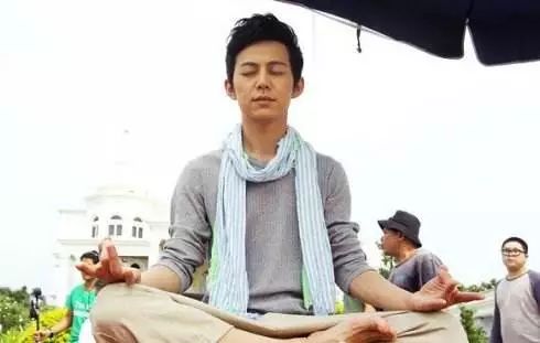 健身的男人明星是谁_健身的明星男_健身明星男人是什么样的