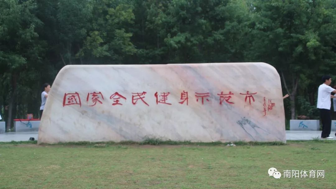 健身摄影图片_健身房摄影主题_健身房运动摄影