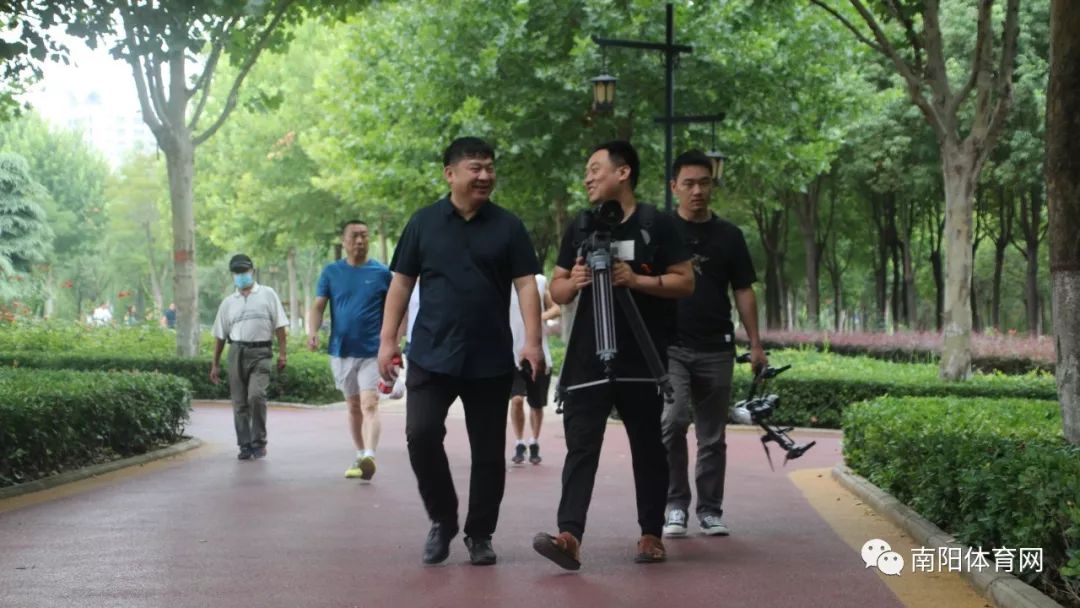 健身房运动摄影_健身摄影图片_健身房摄影主题