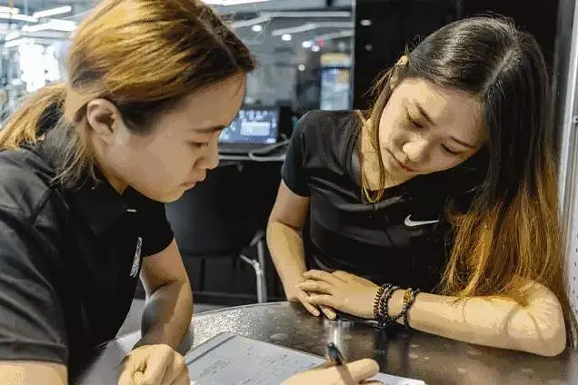 上海健身房私人教练怎么收费_上海健身房健身教练_上海健身房60万私教