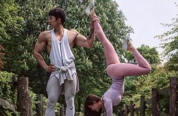 我和教练在健身房_教练房华_健身房教练的课