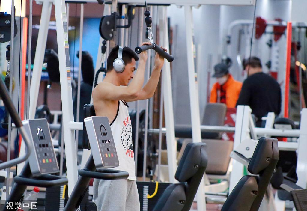 健身房教练帅吗_我和教练在健身房_健身房教练厉害吗