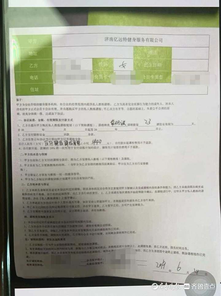 教练房华_健身房教练的课_我和教练在健身房